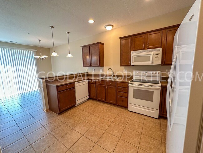 Photo - 3 Bedroom 2 1/2 Bath end unit townhome near Jordan Creek!
