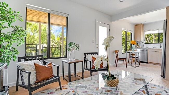 Photo - 1570 Myra Ave Unit #1570