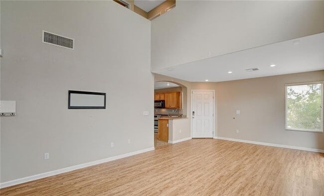 8008 Dardanelle Valley St