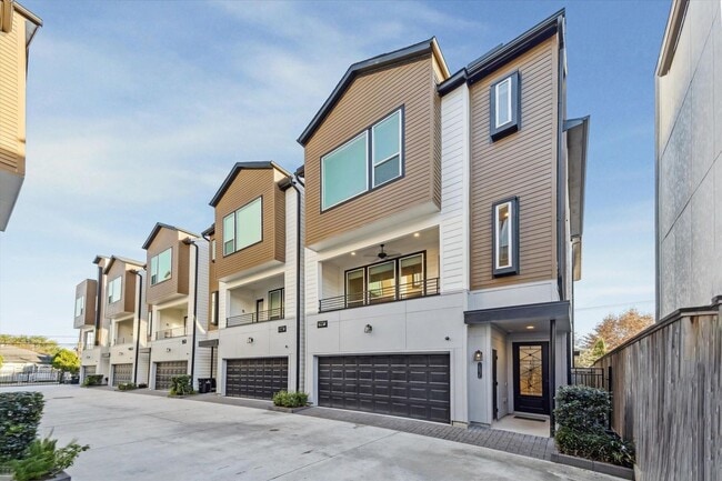 Building Photo - Welcome to this charming property featuring modern amenities and a spacious, open layout. This ho...