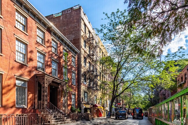 Photo - 128 McDougal St