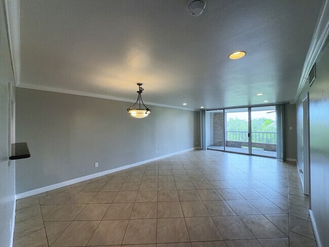 Photo - 2210 Dorrington St Unit 405