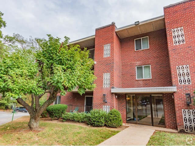 Building Photo - Lansdowne Towers Apartments