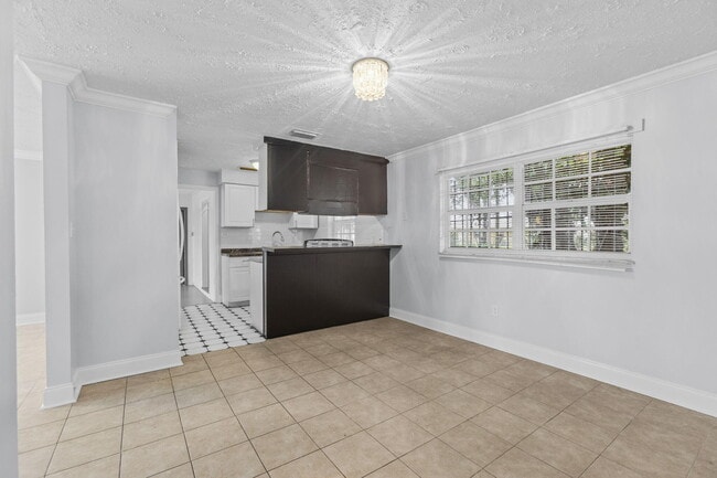 Photo - 307 Essex Dr