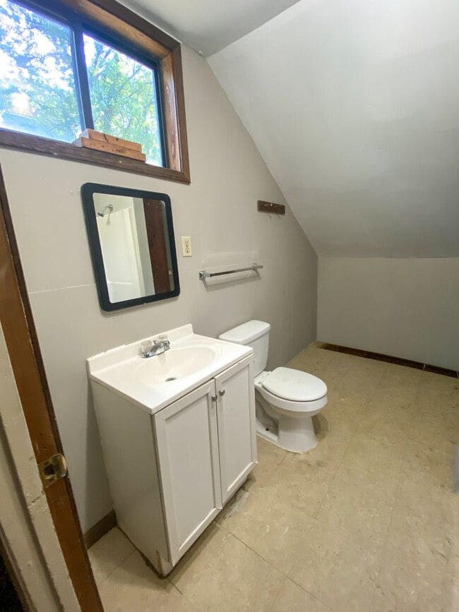 Photo - 4 bed, 2 bath near the University of Memphis