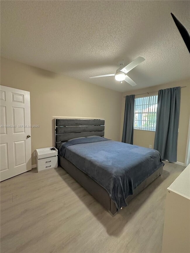 Building Photo - 3155 NE 184th St Unit 8201