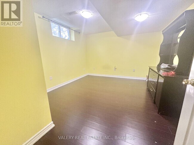 Photo - 9 Brambank Crescent