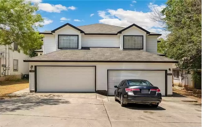 Frente del dúplex - 876 Sagewood Trl