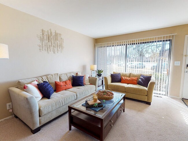 Spacious Living Room - Fairlane East