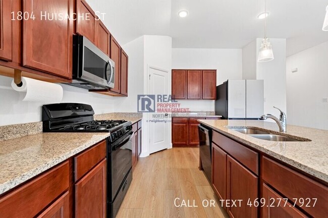 Photo - 1804 Huisache St