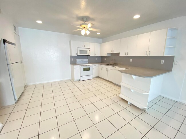 Building Photo - 13960 Folkestone Cir Rental