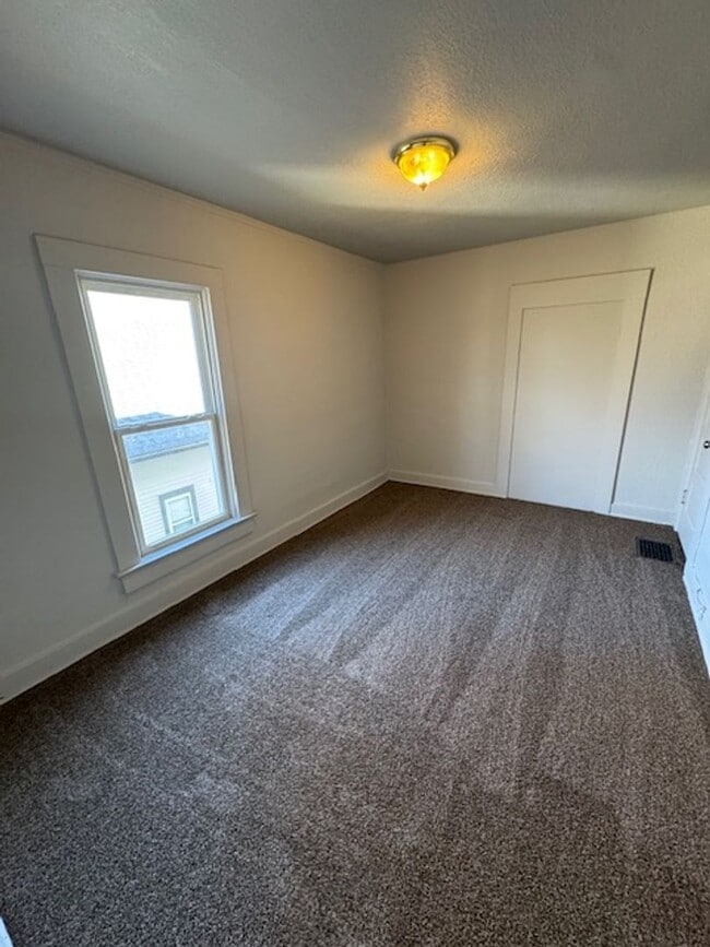 Photo - 2813 Hoagland Ave