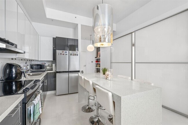 Photo - 2001 Meridian Ave Unit # 525