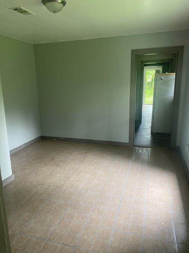 Photo - 458 E 71st St