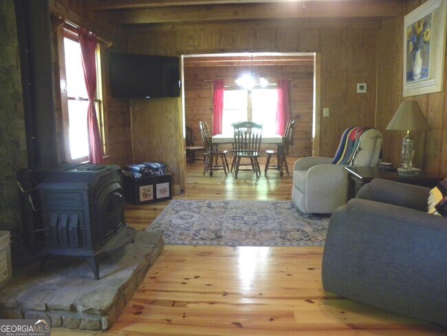 Photo - 153 Will Zoellner Ln