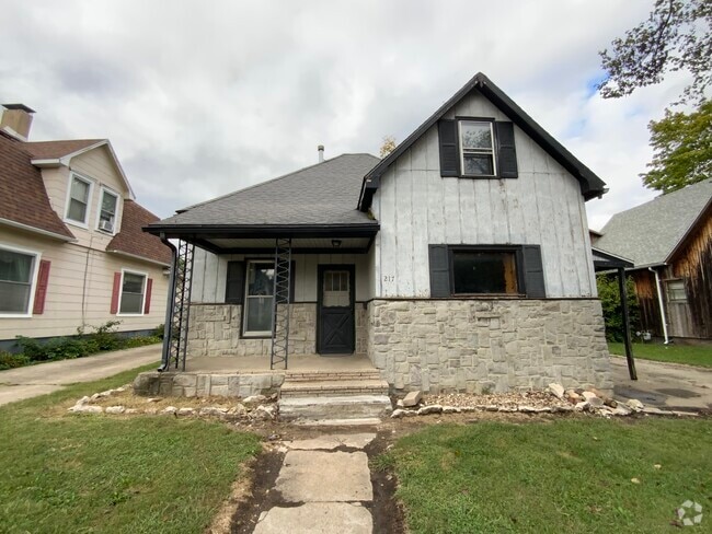 Building Photo - 217 E Roselawn St Rental