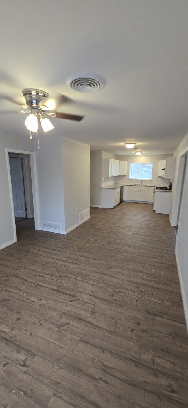 Photo - 909 Van Horn St