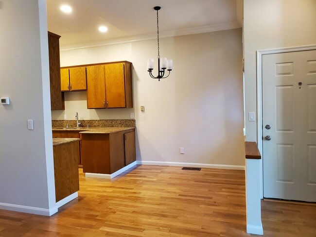 Photo - 2072 Fostoria Cir