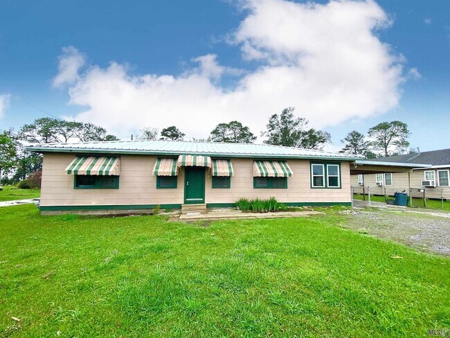 Building Photo - 134 LA-1005