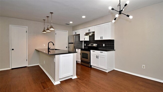 Building Photo - 4411 Whispering Valley Dr