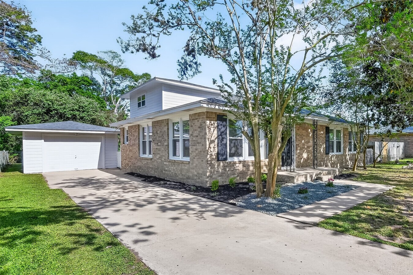 Photo - 729 Loggins Dr