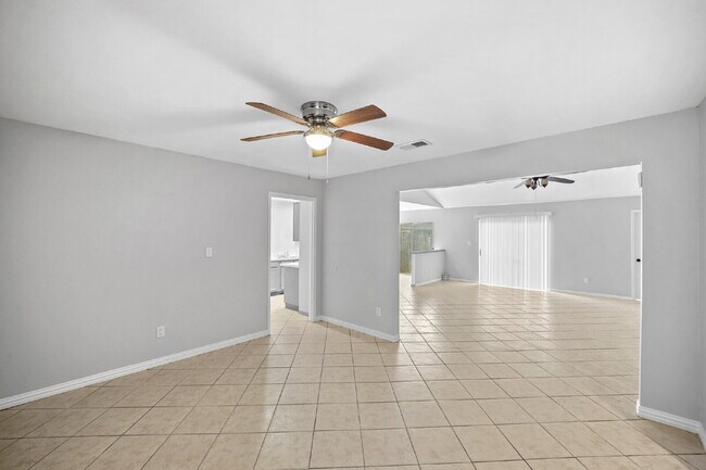 Photo - "Charming 3-Bedroom Haven on Gladewell Drive with Elegant Granite Touches!"