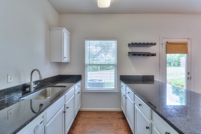 Photo - 702 Vernon Ave