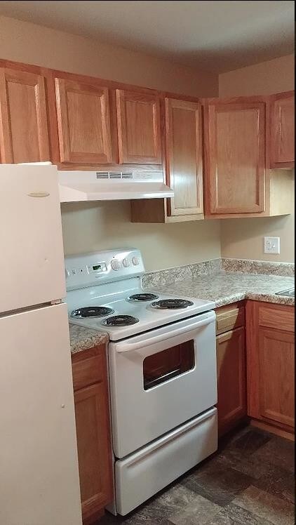 three bedroom kitched - Ten Oaks