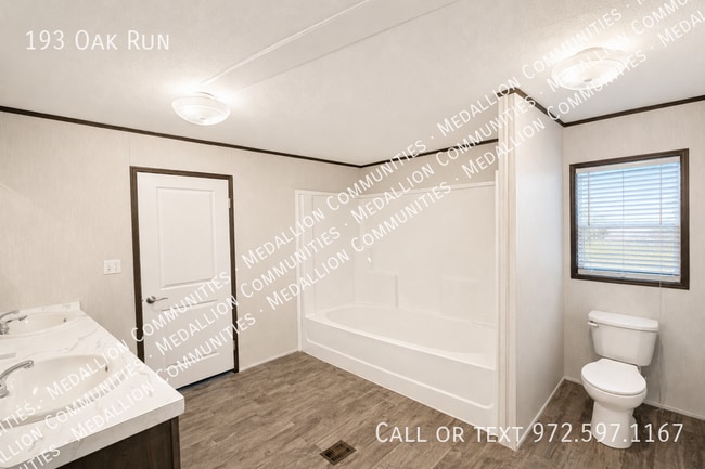 Photo - 193 Oak Run