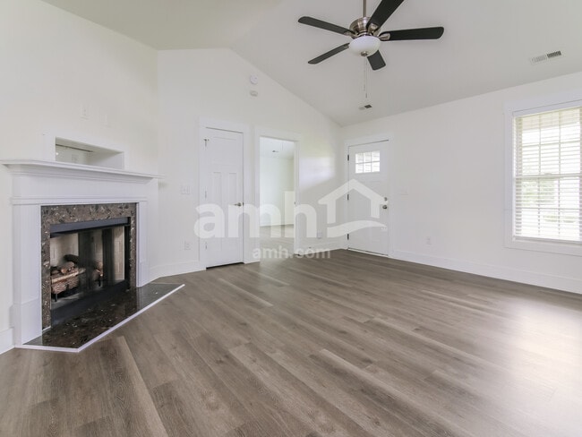 Photo - 15 Hanford Dr