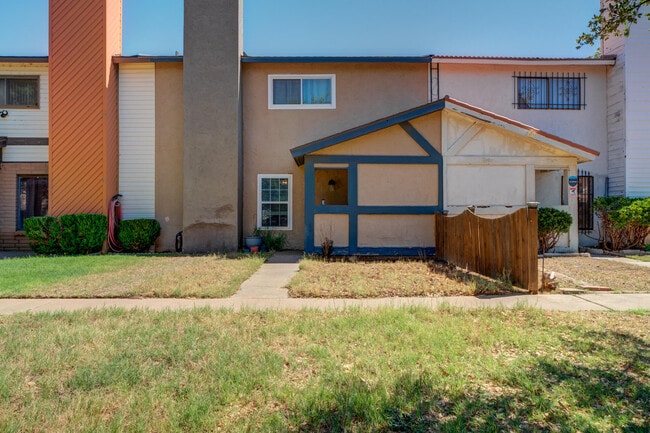 Photo - 8633 Knoxville Dr