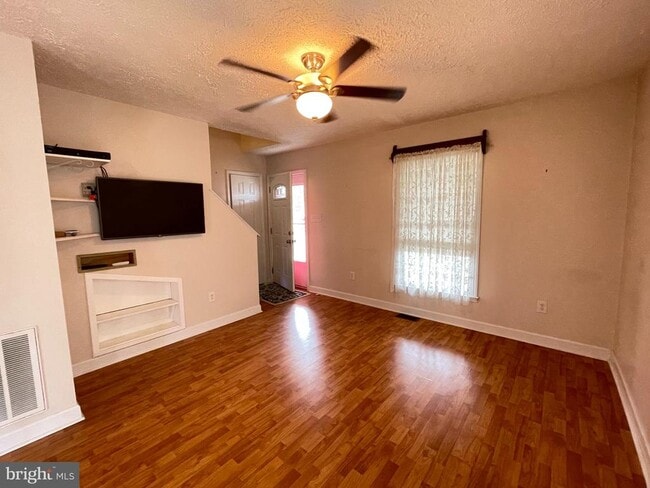 Photo - 588 Wakefield Dr