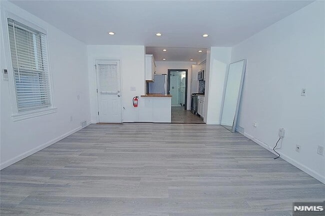Photo - 454 Undercliff Ave Unit 456