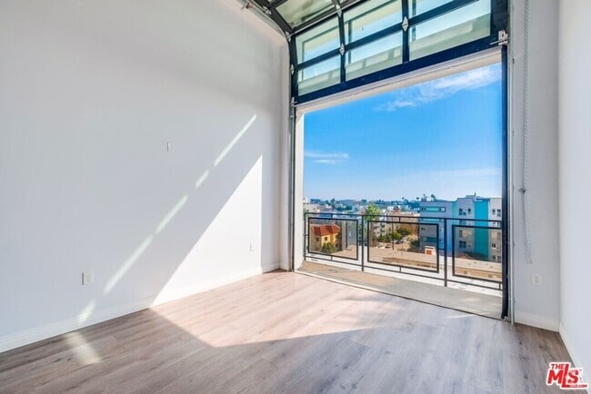 Building Photo - 3279 San Marino St Unit 501 Rental