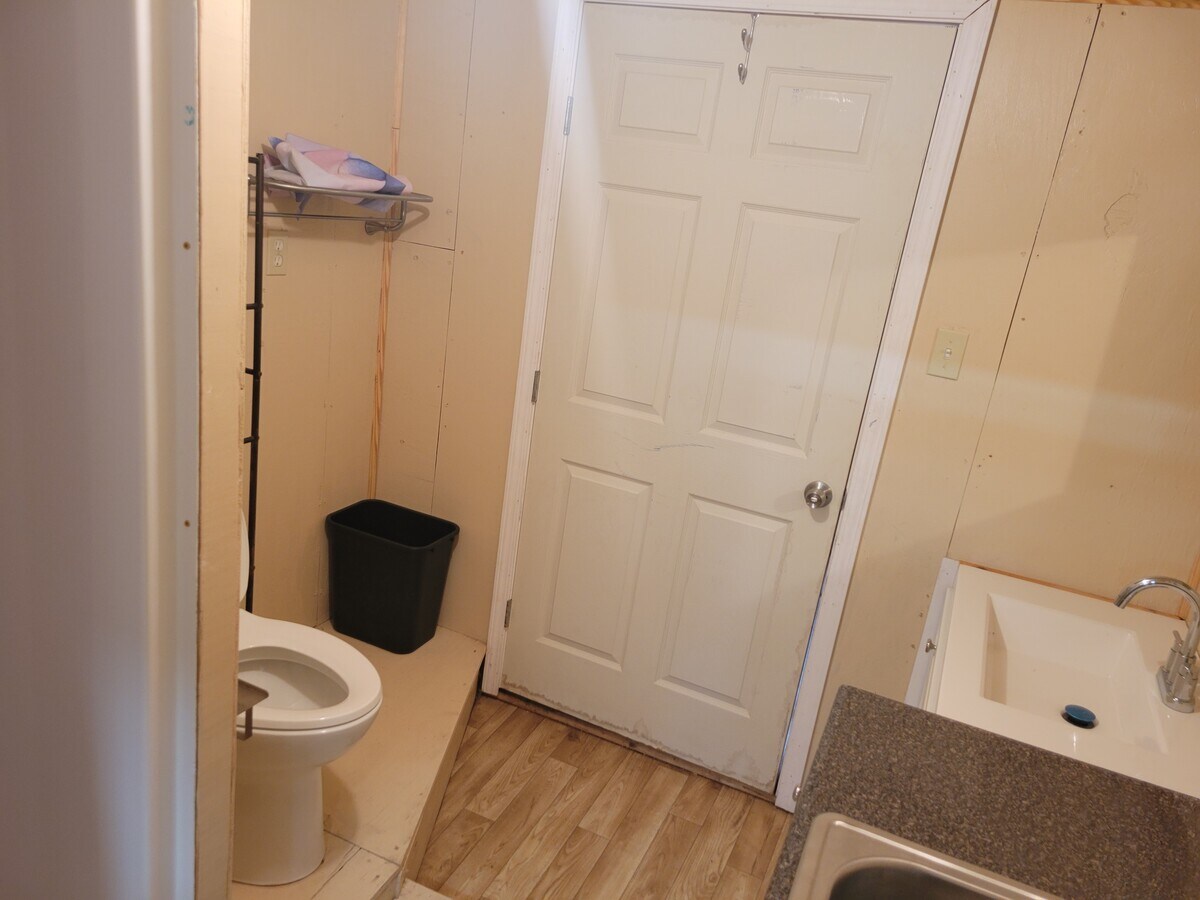 Photo - 1010 Valley View Dr Unit Studio