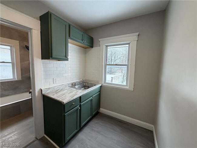 Building Photo - 15340 Yorick Ave Unit 3rd floor