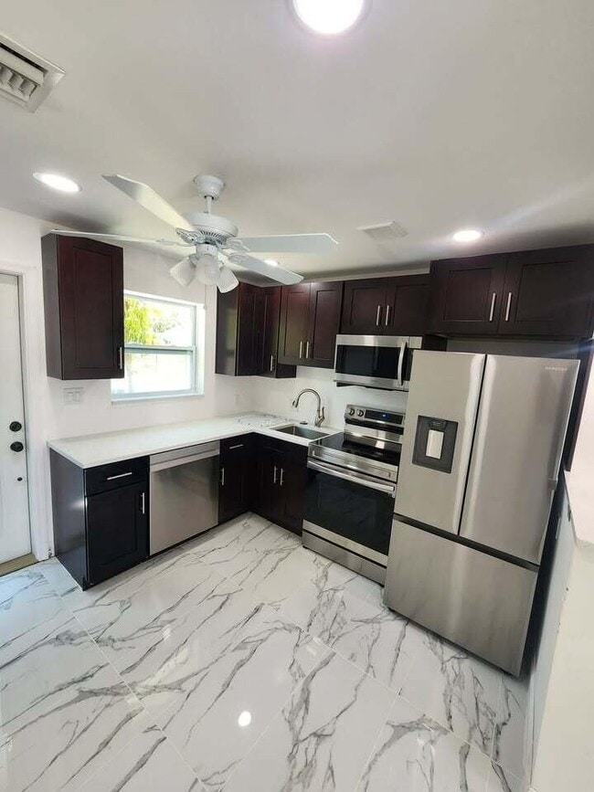 Photo - 505 NE 3rd Ave