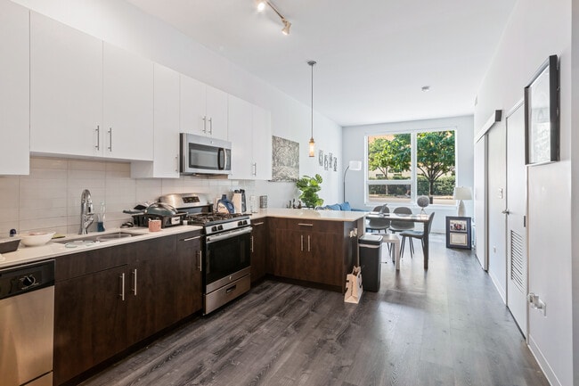 Photo - 851 W Grand Ave Unit 102