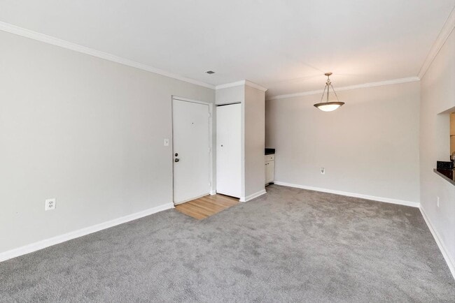 Photo - Clean & Fresh 2 + 2 close to METRO!