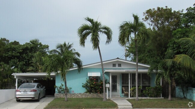 Building Photo - Single Family Home with Private Pool - 2 B...