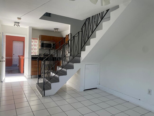 Photo - 421 NE 68th St Unidad 14
