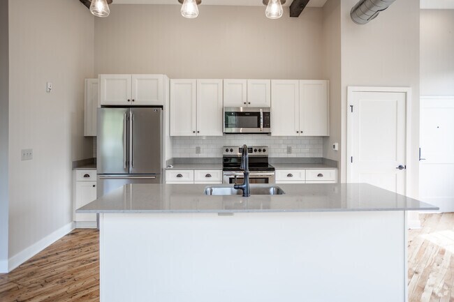 1BR, 1.5BA - 859 SF