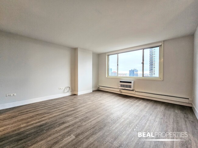 Building Photo - 1342 N Dearborn St Unit 1 Bed