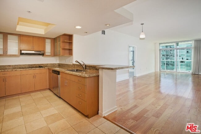 Photo - 13700 Marina Pointe Dr Unit 931