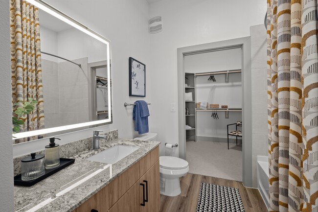 2BR, 2BA - 1,080SF - Bathroom
