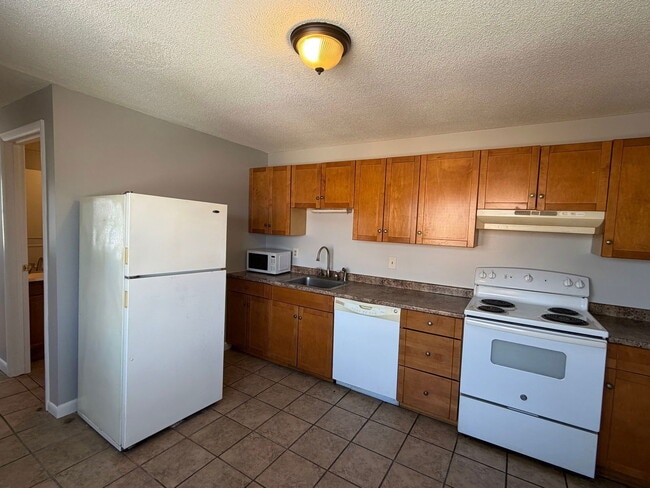 Building Photo - 682 Beech St Unit 5