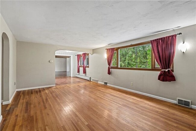 Photo - 311 Redgate Rd