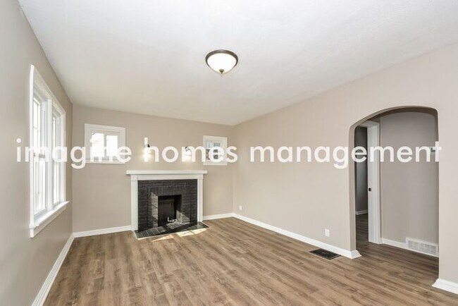 Photo - 3 Bedroom home, minutes from Kenwood Mall,...