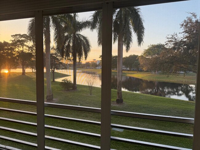 Photo - 3010 N Course Dr Unidad 202