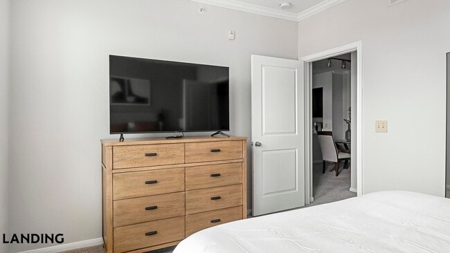 Photo - 14807 Woodland Hills Dr Unidad 6202